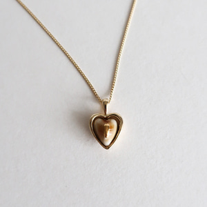 Gold heart necklace [DOL creme brulee]