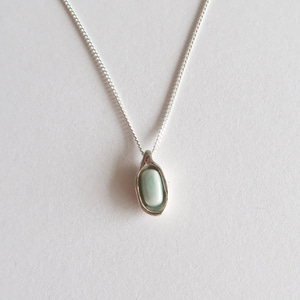 Square in circle necklace [emerald]