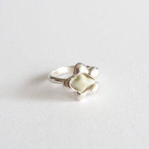 Flower ring [DOL pear silver]