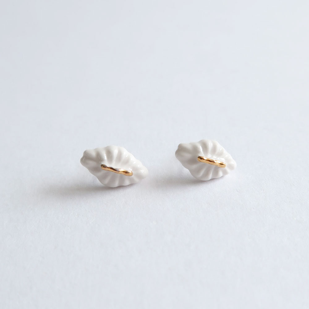 Diamond flower earring [white]